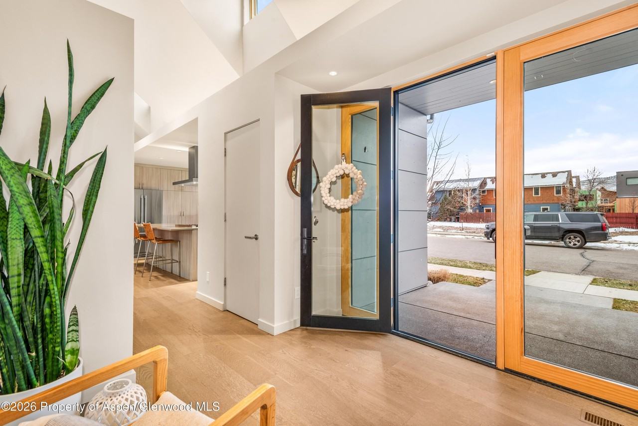 113 Valley Ct - Photo 4 of 33