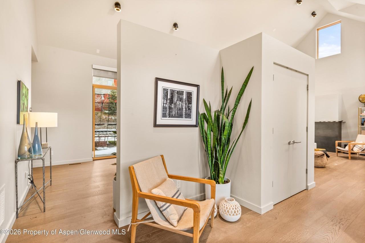 113 Valley Ct - Photo 5 of 33