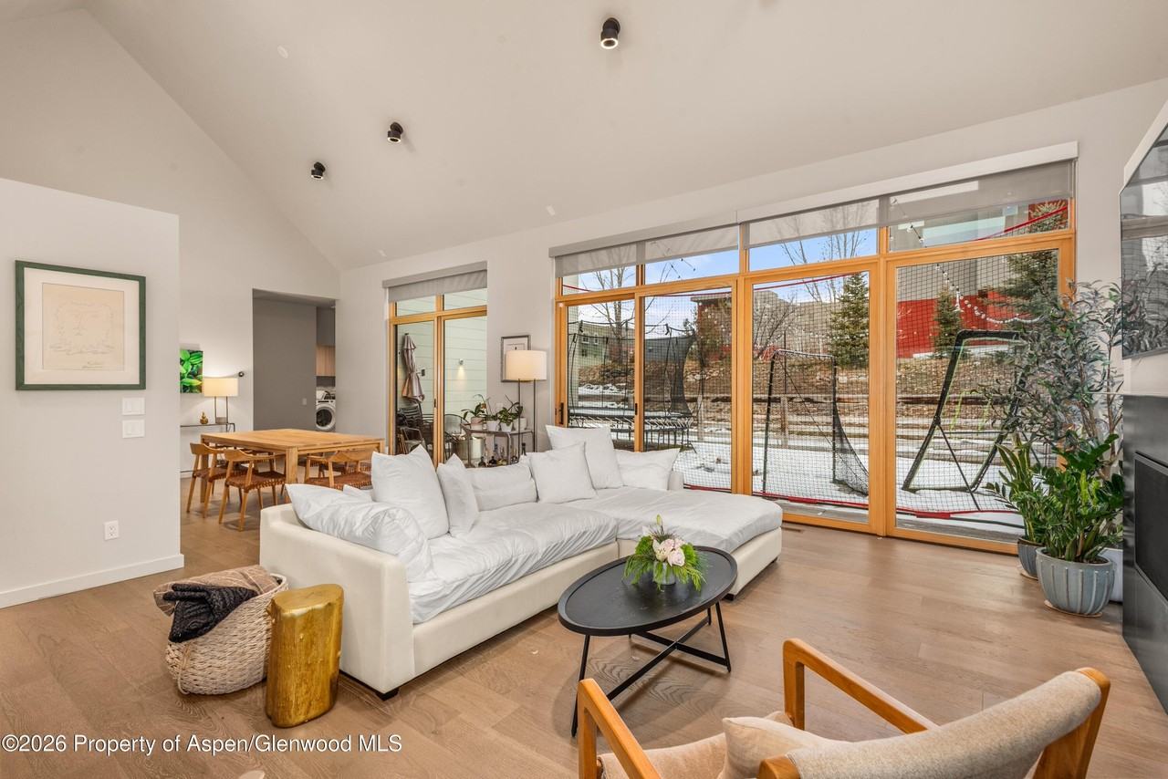 113 Valley Ct - Photo 7 of 33