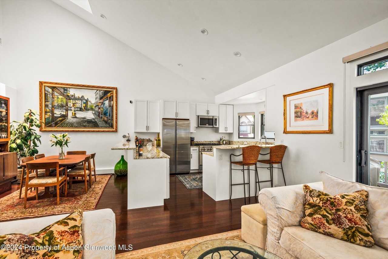 2024 Arbor Park Dr - Photo 3 of 16