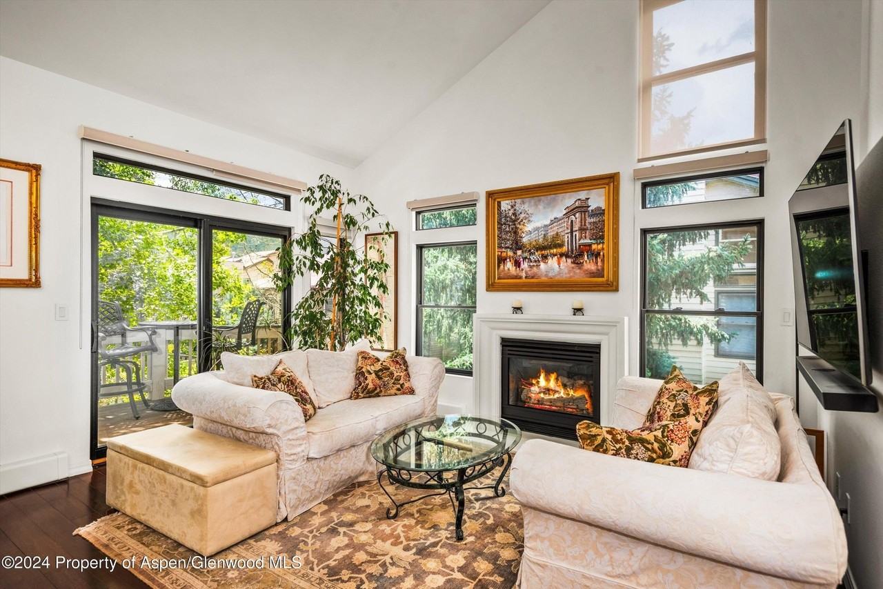 2024 Arbor Park Dr - Photo 4 of 16