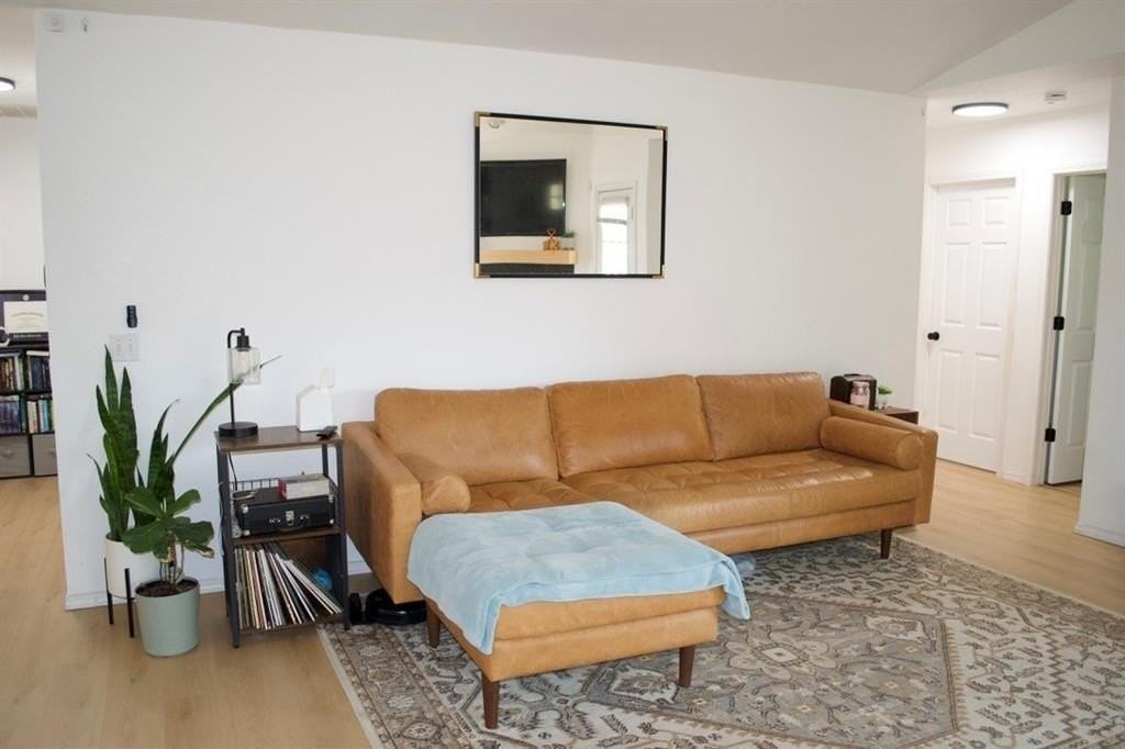 2503 Sw 10th St - Photo 5 of 13