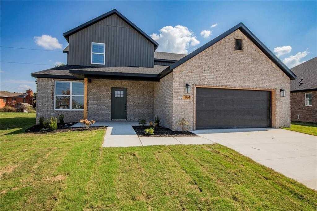 104 White Oak St - Photo 2 of 26