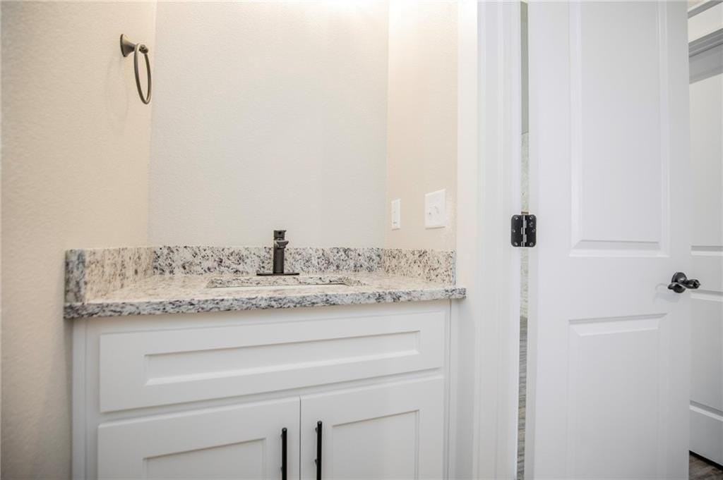 104 White Oak St - Photo 4 of 26