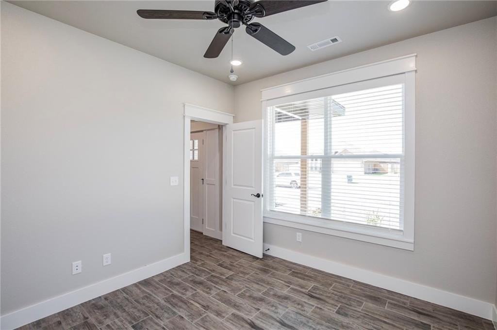 104 White Oak St - Photo 5 of 26