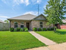 3905 Sw Capstone Ave - Photo 1 of 1