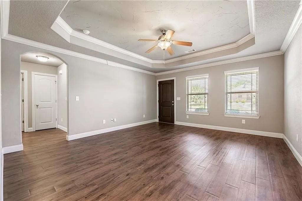 3905 Sw Capstone Ave - Photo 2 of 13