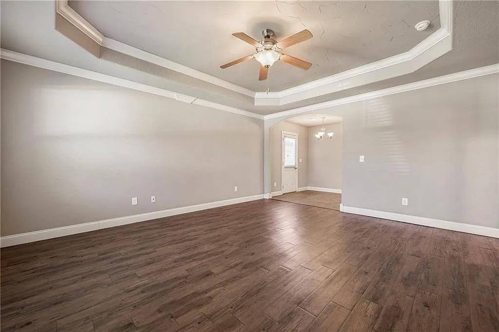 3905 Sw Capstone Ave - Photo 4 of 13