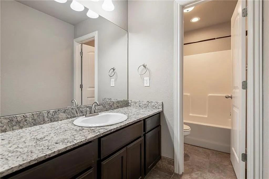 3905 Sw Capstone Ave - Photo 7 of 13