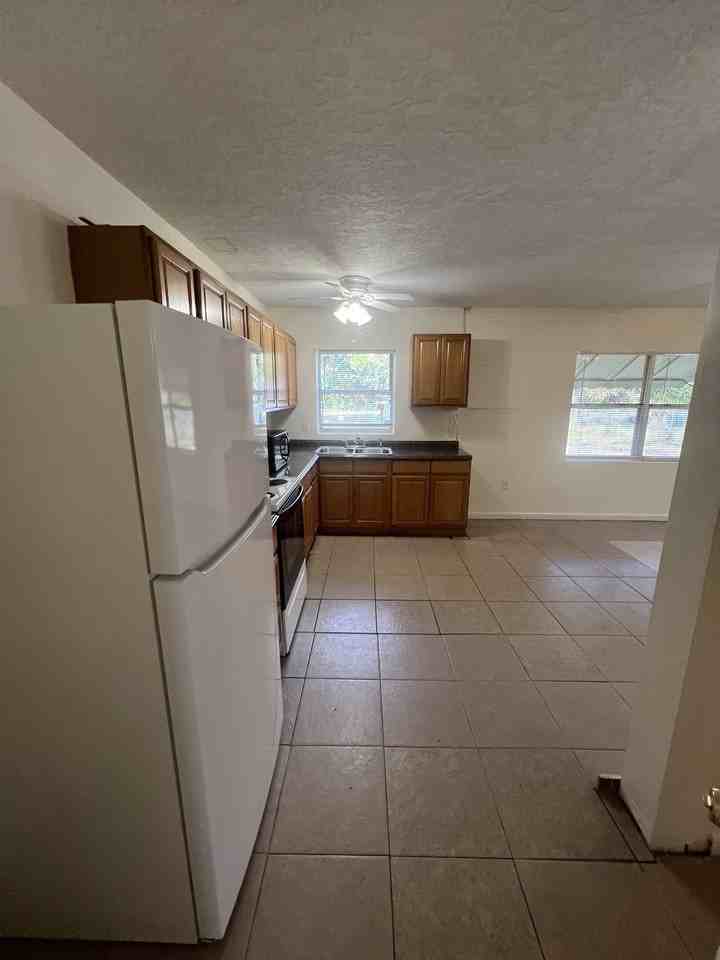 358 Palm Avenue - Photo 4 of 11