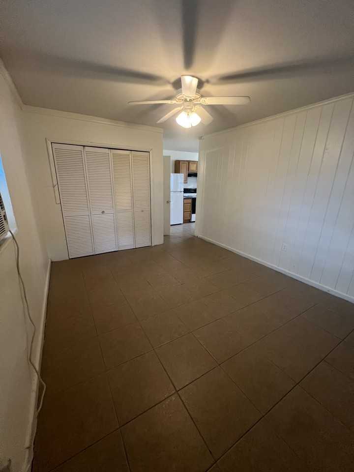 358 Palm Avenue - Photo 7 of 11