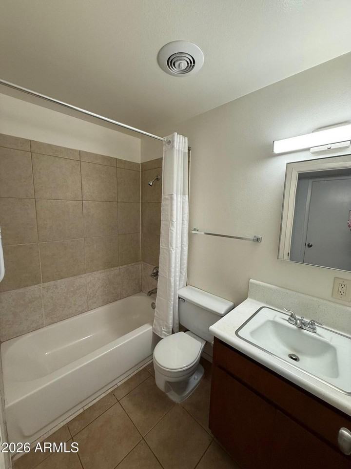 2617 N 48th St Apt 4 #4 - Photo 5 of 11