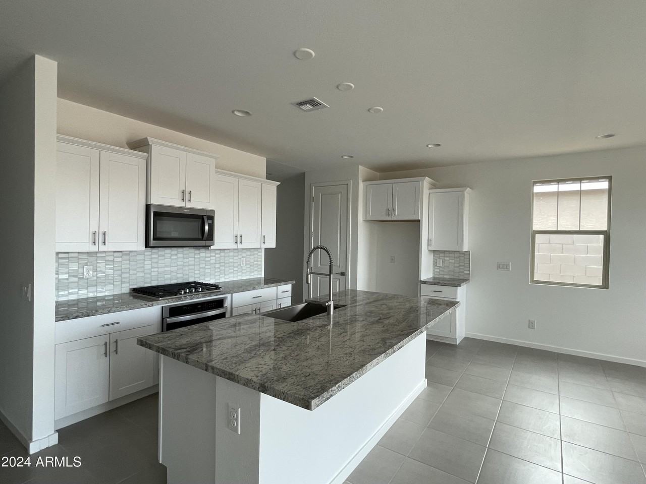 4711 S 110th Ave - Photo 3 of 30