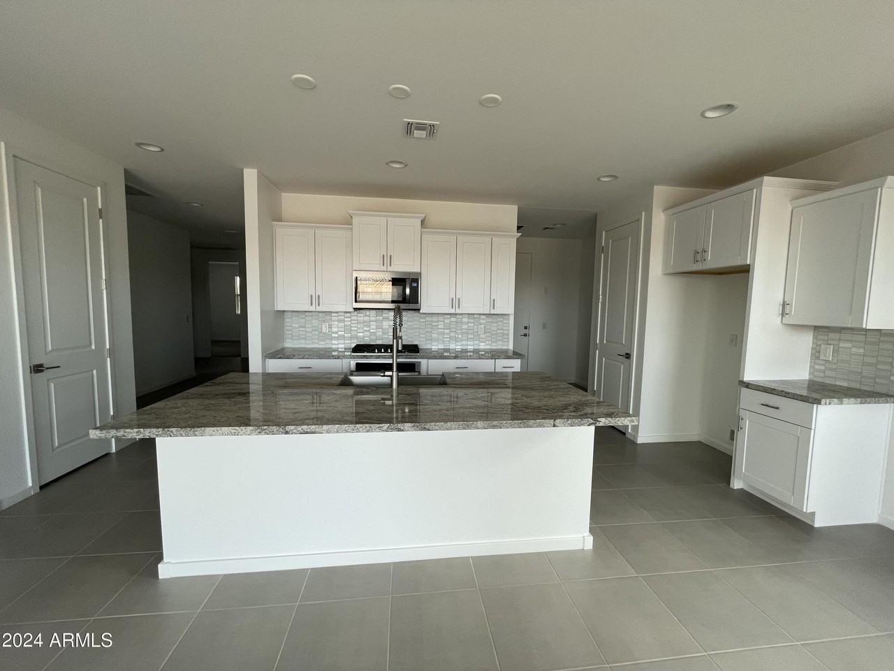 4711 S 110th Ave - Photo 5 of 30