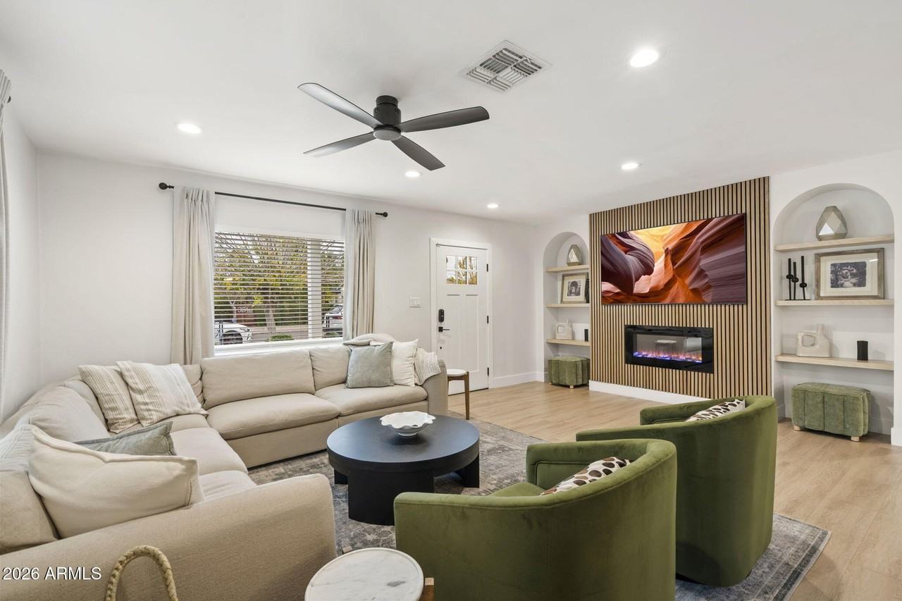 3515 E Piccadilly Rd - Photo 3 of 21