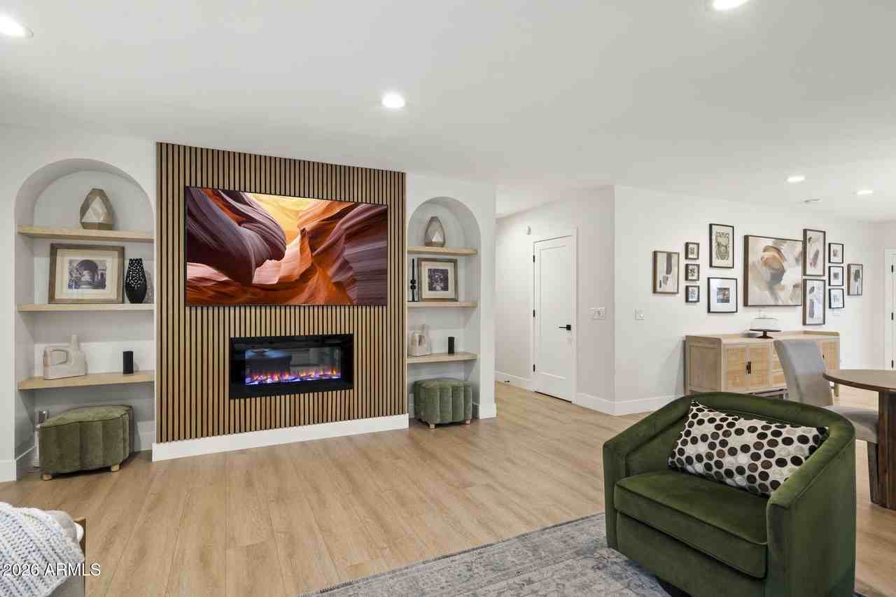 3515 E Piccadilly Rd - Photo 4 of 21