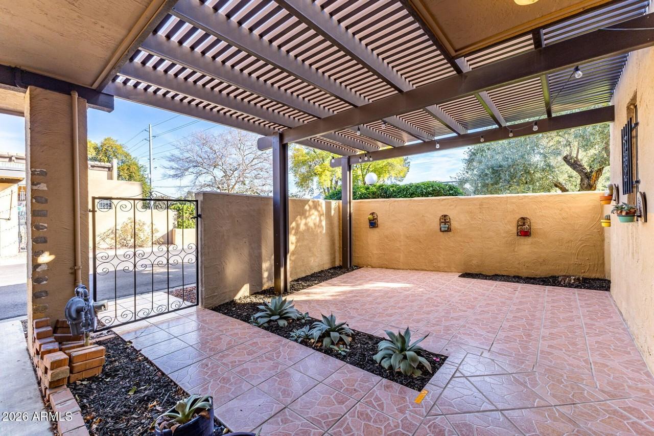 1149 E Rovey Ave - Photo 4 of 25