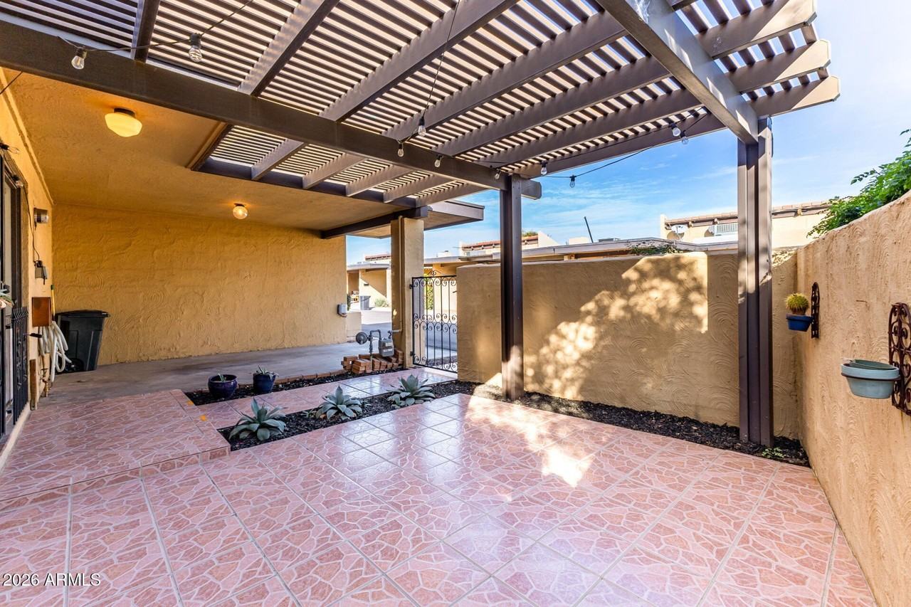 1149 E Rovey Ave - Photo 5 of 25