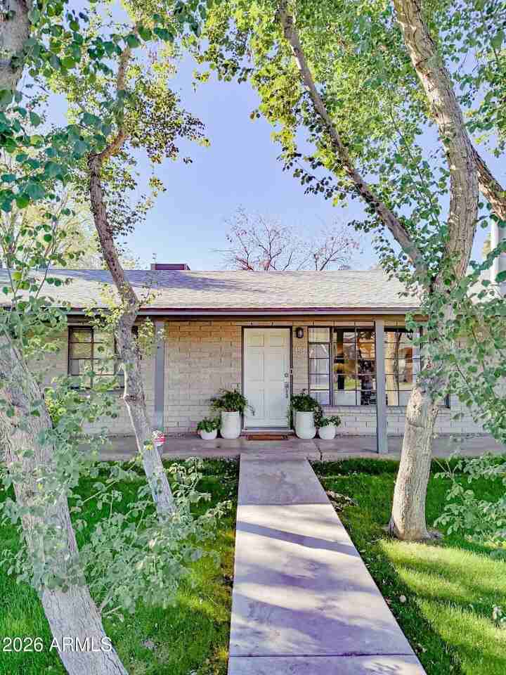 1428 S Oakley Pl - Photo 2 of 35