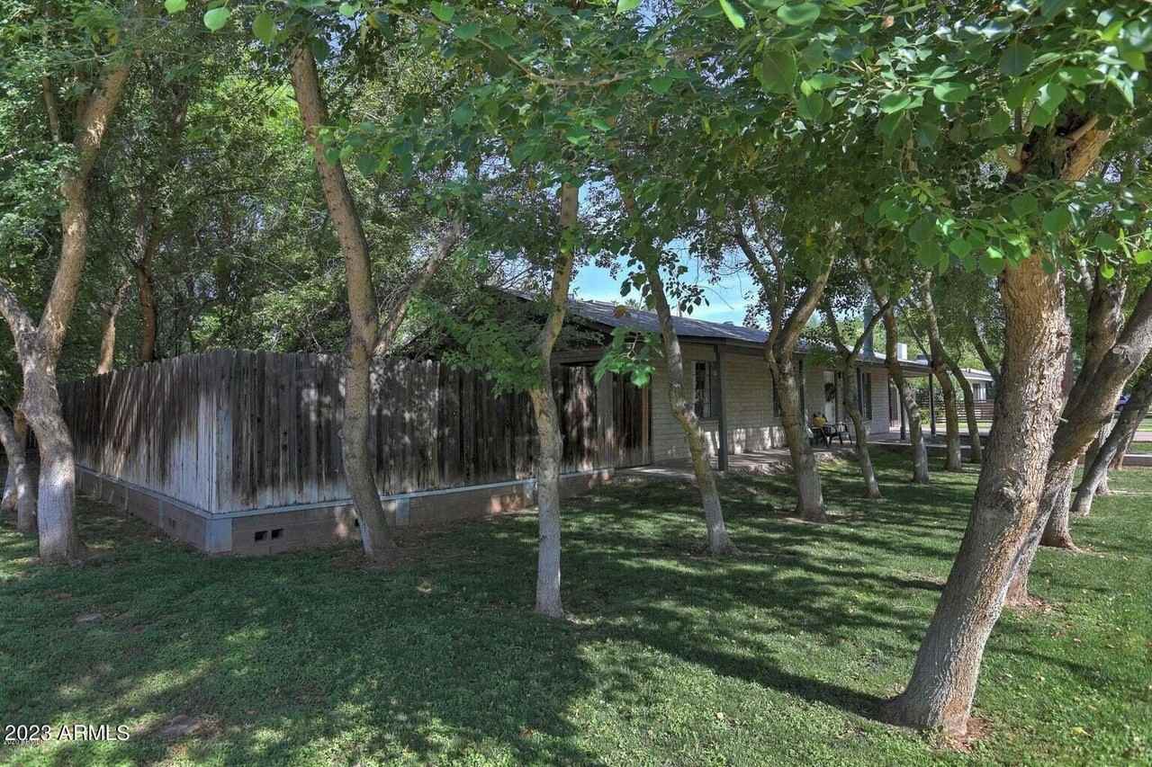 1428 S Oakley Pl - Photo 4 of 35