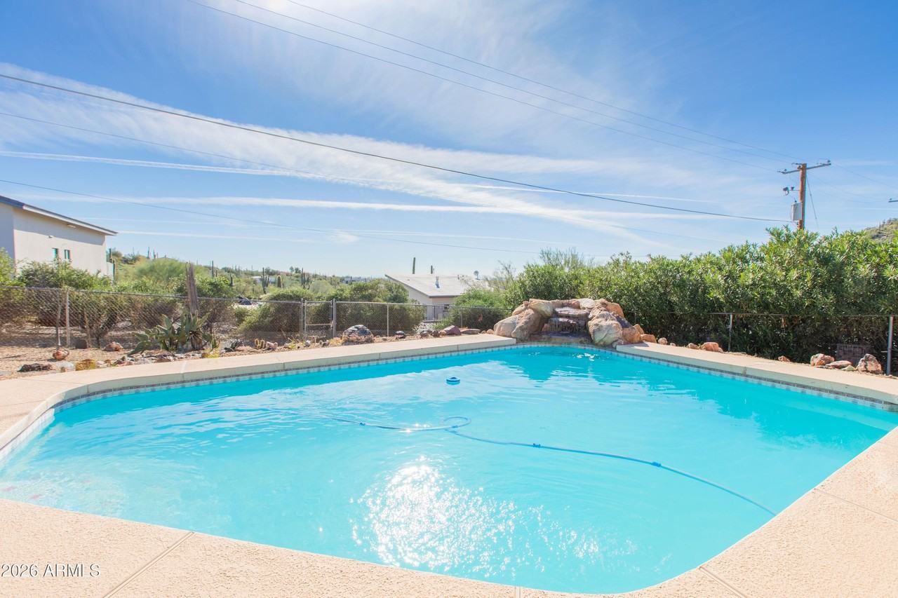 5931 E Carriage Dr - Photo 3 of 31