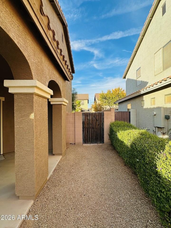 4502 E Ivanhoe St - Photo 3 of 31