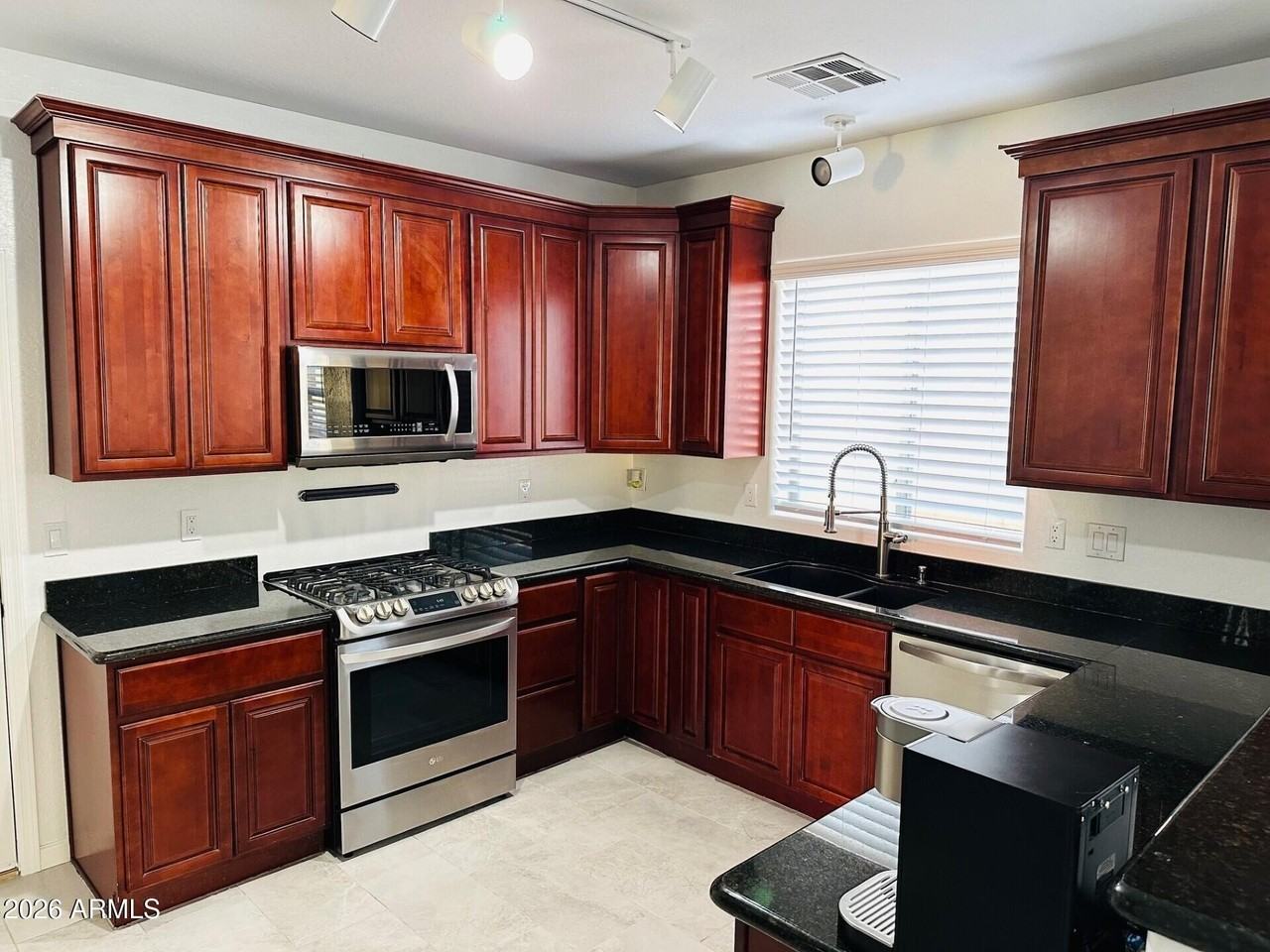 4502 E Ivanhoe St - Photo 4 of 31