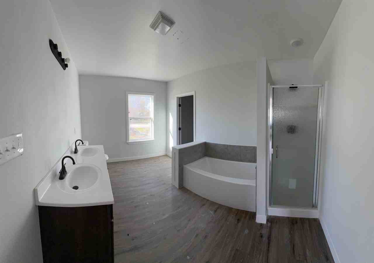 3302 Woodcrest Ave - Photo 4 of 11