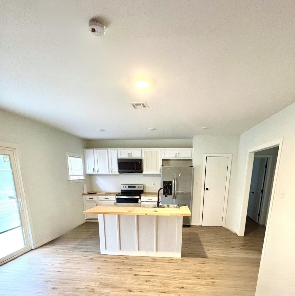 3302 Woodcrest Ave - Photo 6 of 11