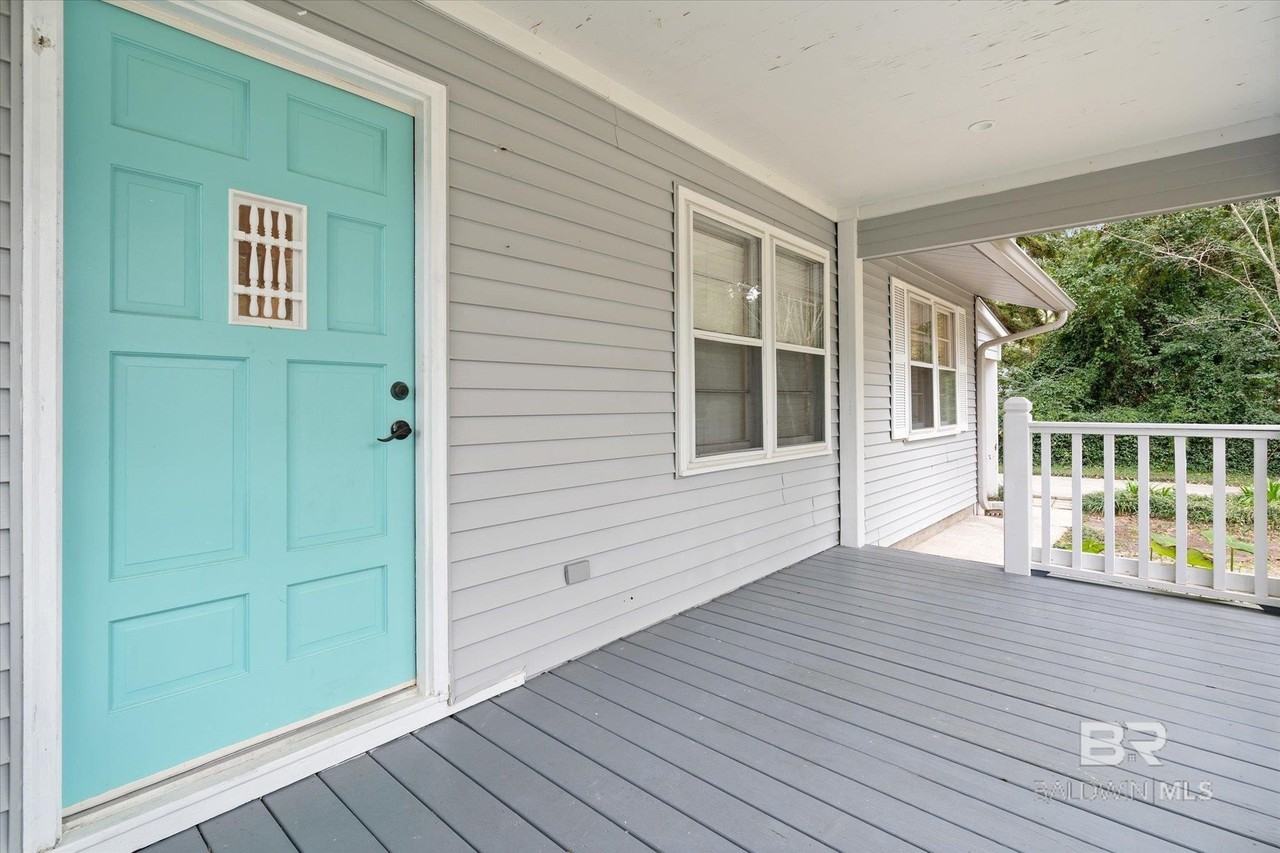 517 Horton Ln - Photo 2 of 20