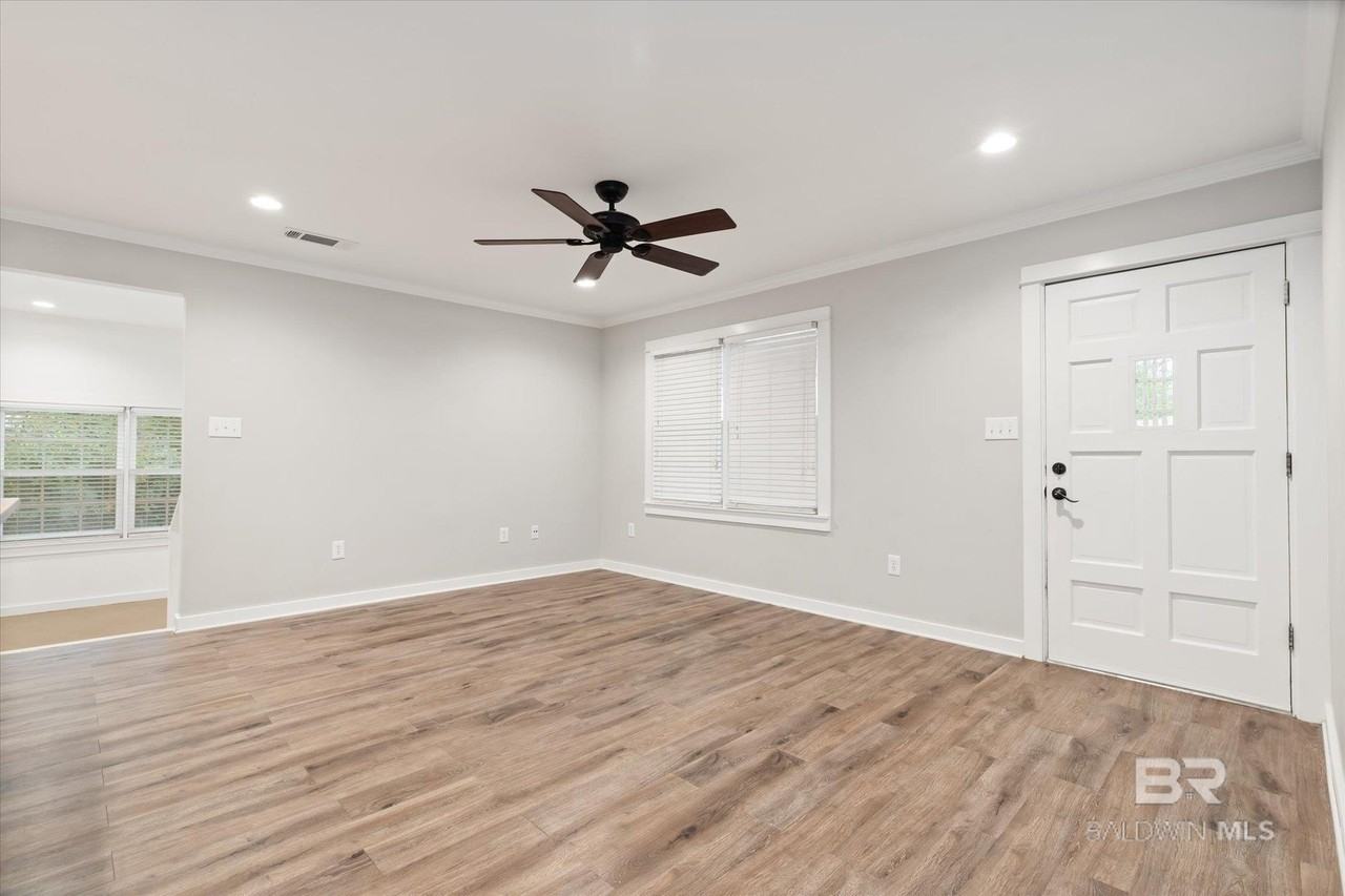 517 Horton Ln - Photo 3 of 20