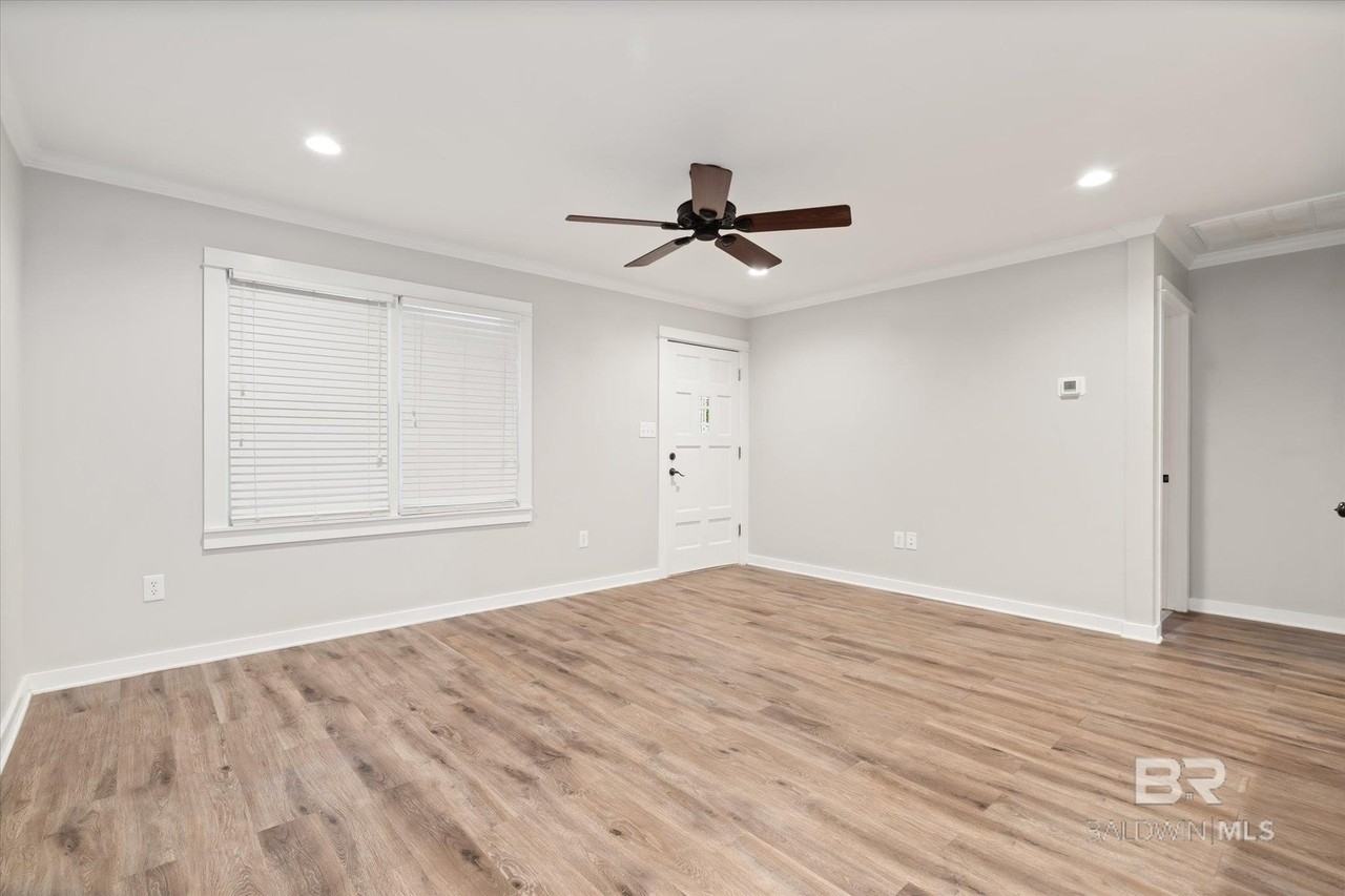 517 Horton Ln - Photo 4 of 20