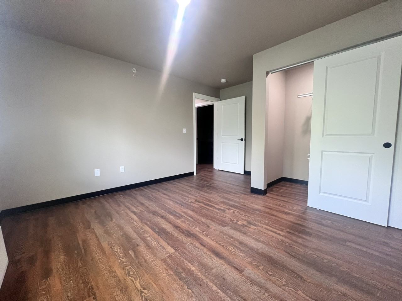 Silverthorne Apartments - Photo 3 of 17