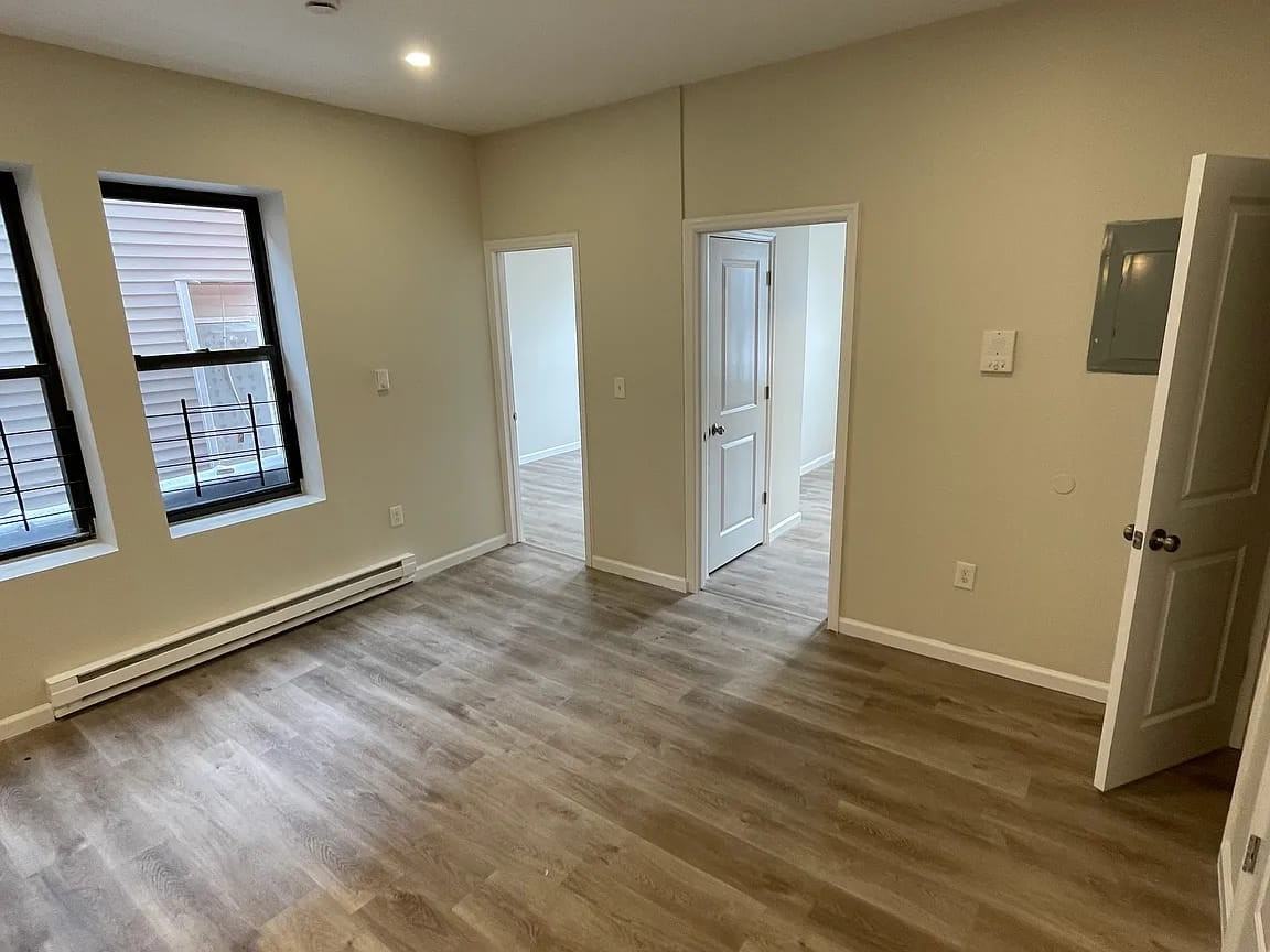 385 Avon Ave #2R - Photo 2 of 7