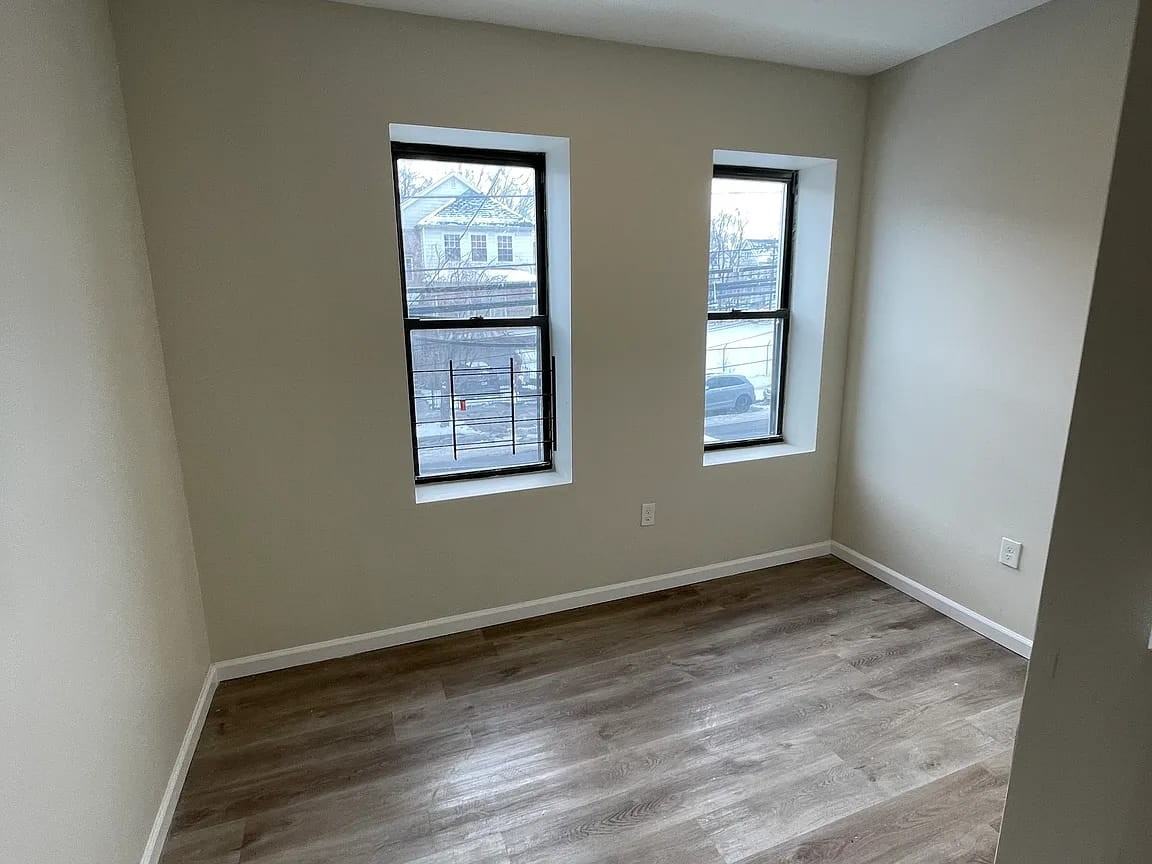 385 Avon Ave #2R - Photo 3 of 7