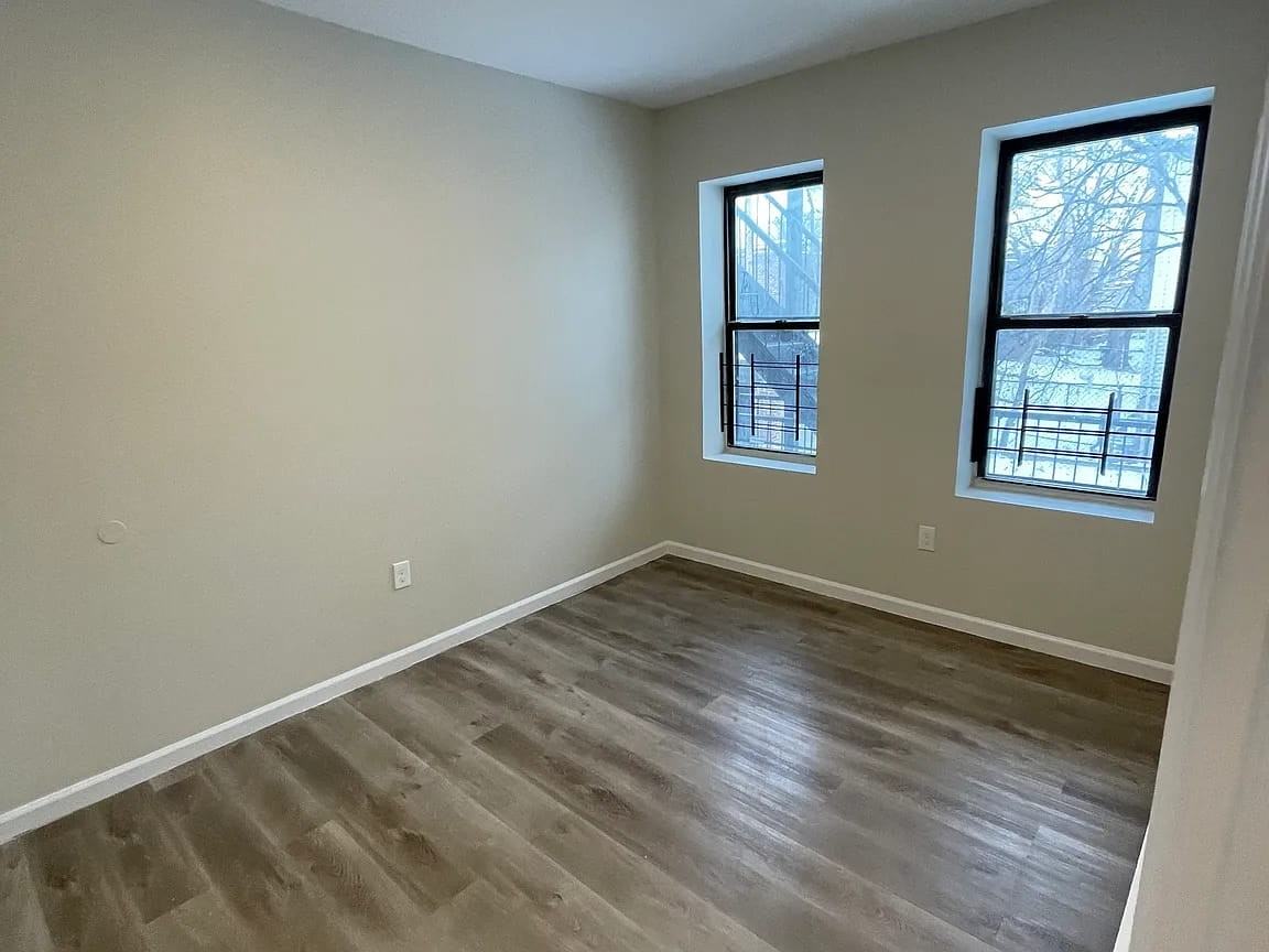 385 Avon Ave #2R - Photo 4 of 7