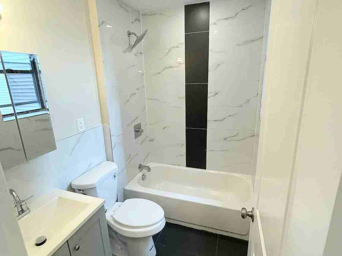 385 Avon Ave #2R - Photo 7 of 7