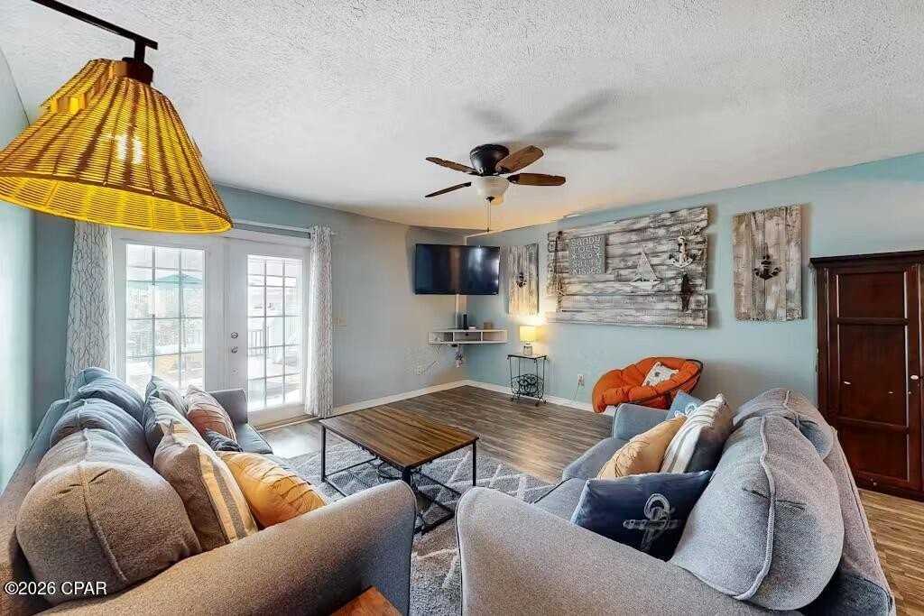 8013 Beach Dr - Photo 3 of 15