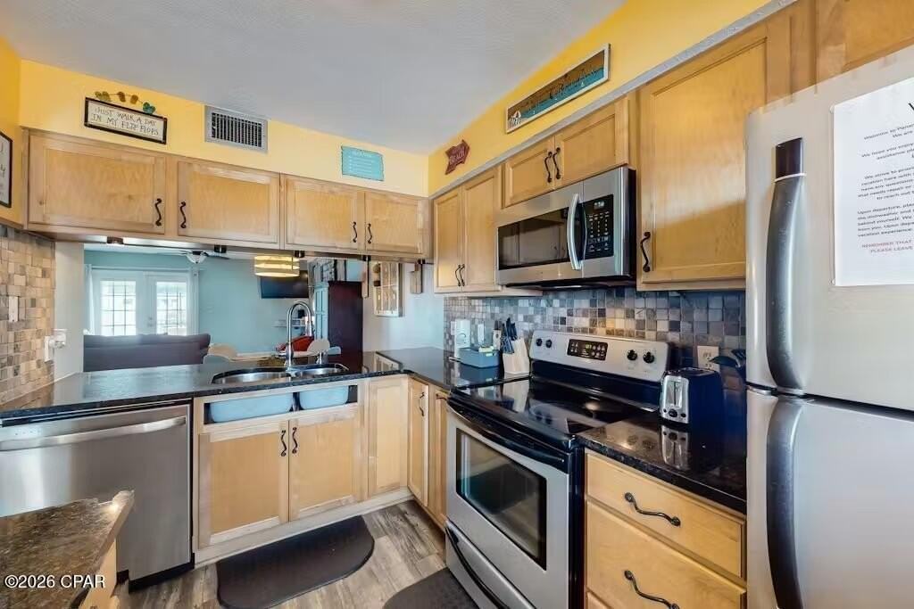 8013 Beach Dr - Photo 5 of 15