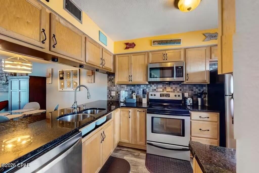 8013 Beach Dr - Photo 6 of 15