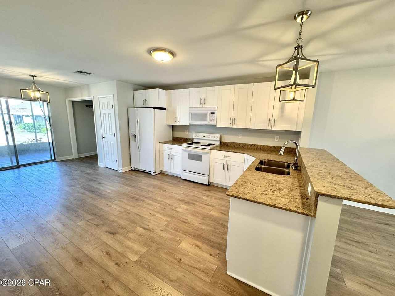 3124 Meadow St - Photo 5 of 30