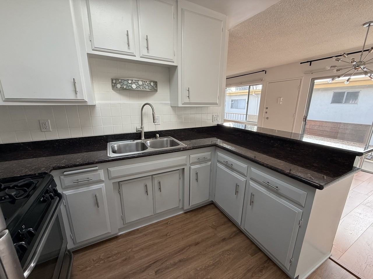 Ambrose Ave 4415 - Photo 5 of 12