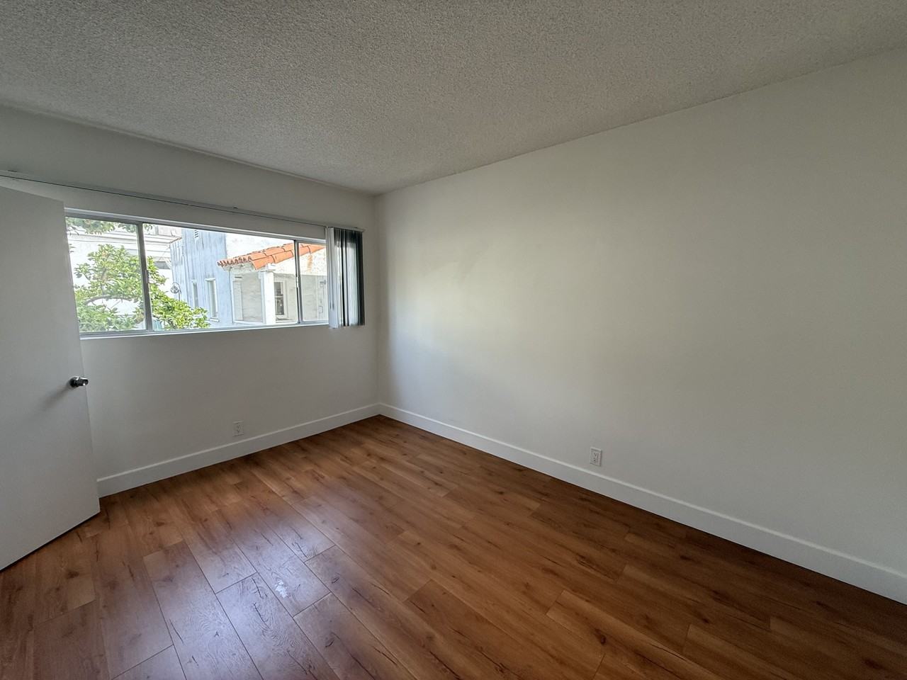 Ambrose Ave 4415 - Photo 7 of 12