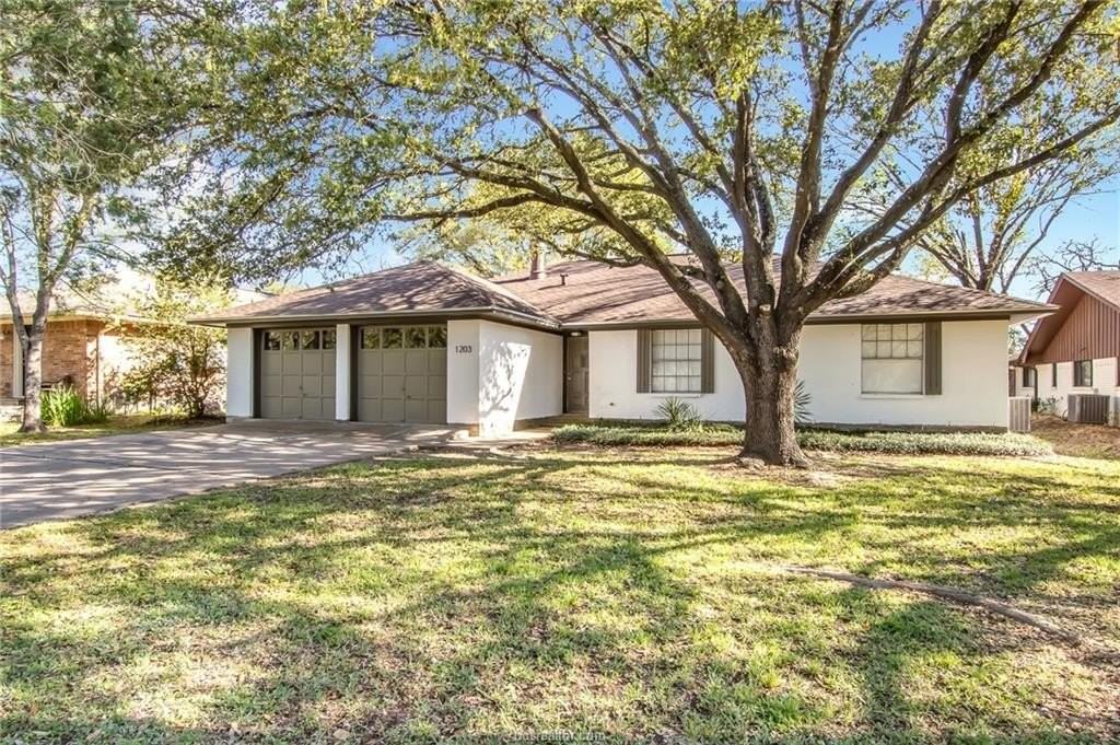 1203 Charles Ct - Photo 2 of 23