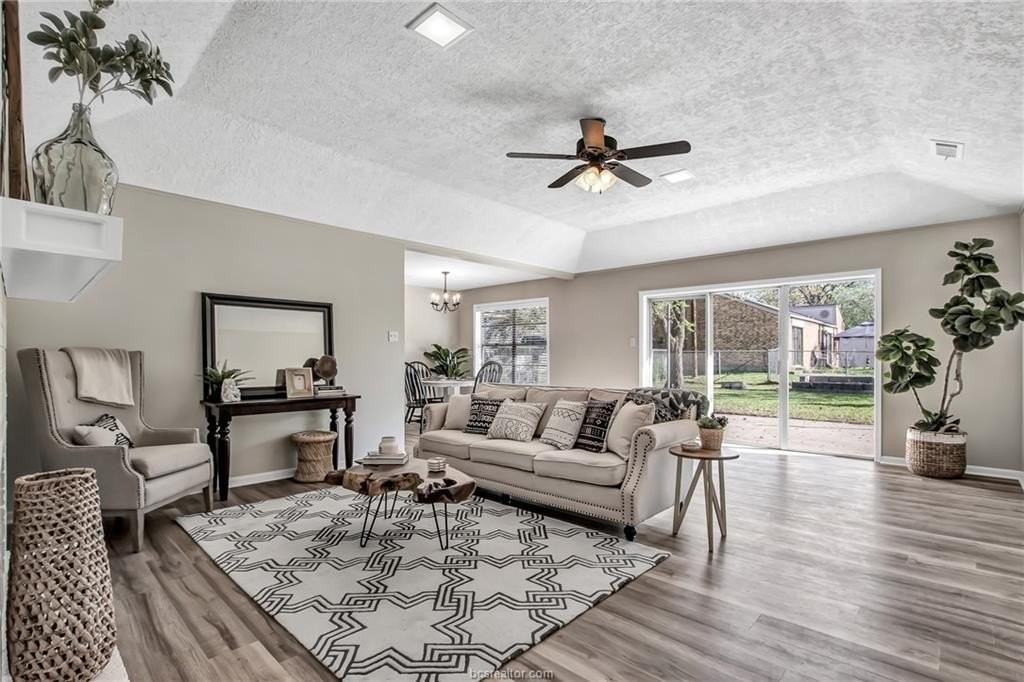 1203 Charles Ct - Photo 5 of 23