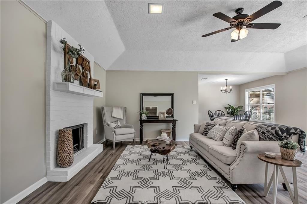 1203 Charles Ct - Photo 6 of 23