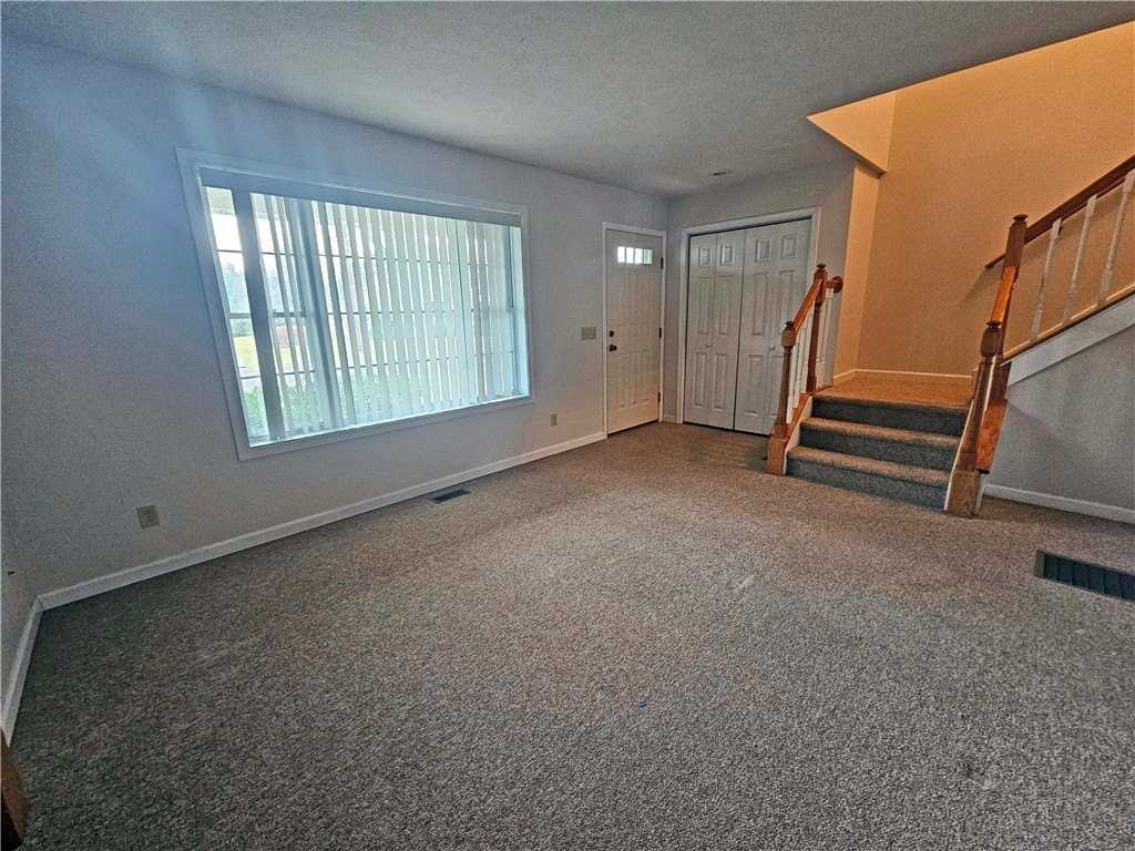 118 Main St - Photo 4 of 16