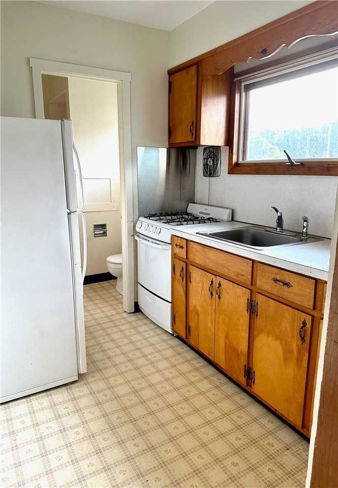 89 Chestnut St Apt 4 - Photo 3 of 15