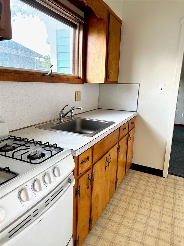 89 Chestnut St Apt 4 - Photo 4 of 15