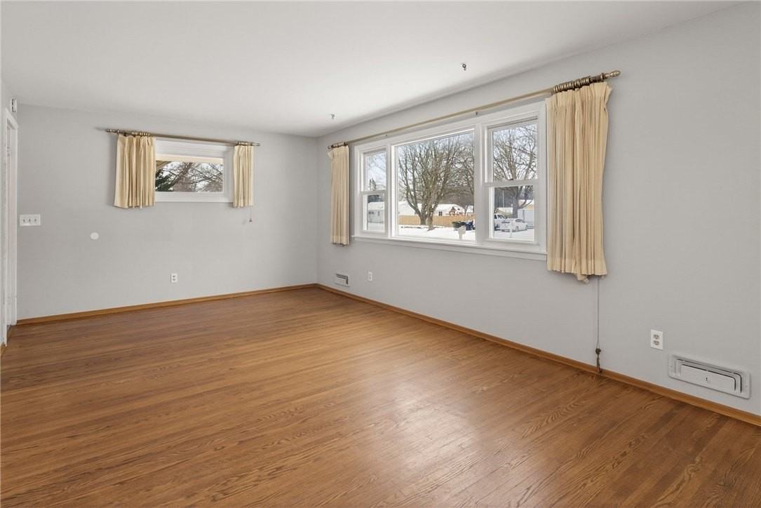 14 Kingswood Dr - Photo 4 of 34